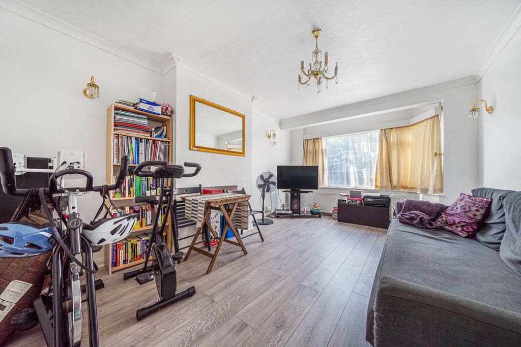 Property photo 3 of 11