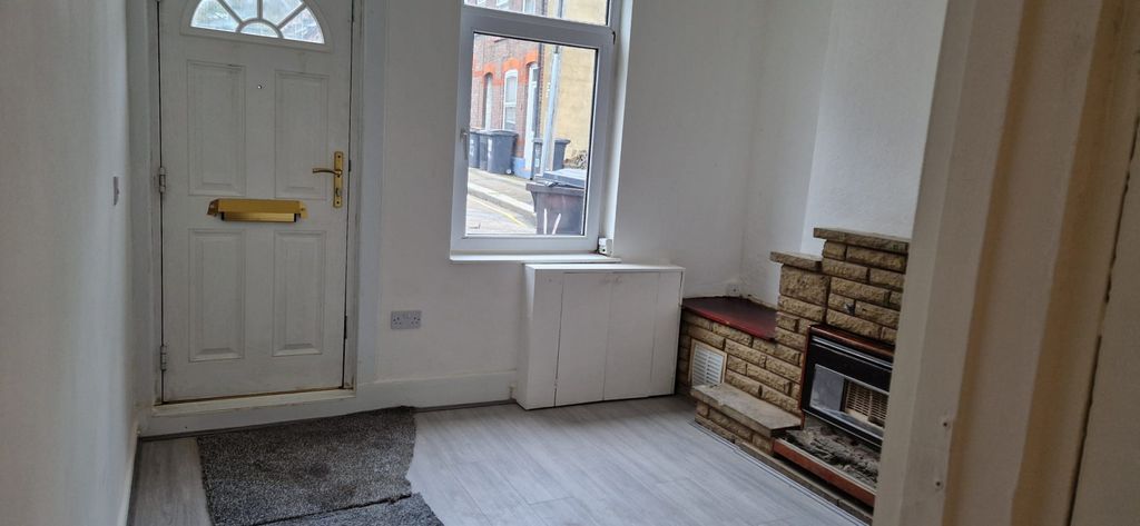 Property photo 2 of 9 Gallery