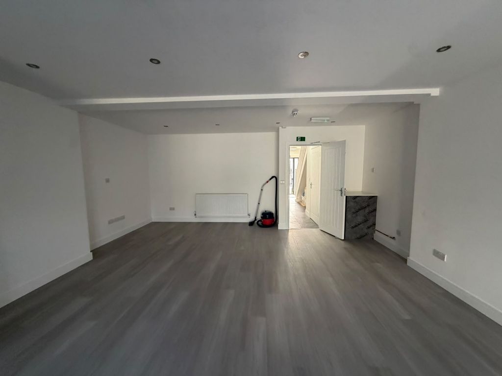 Property photo 3 of 26