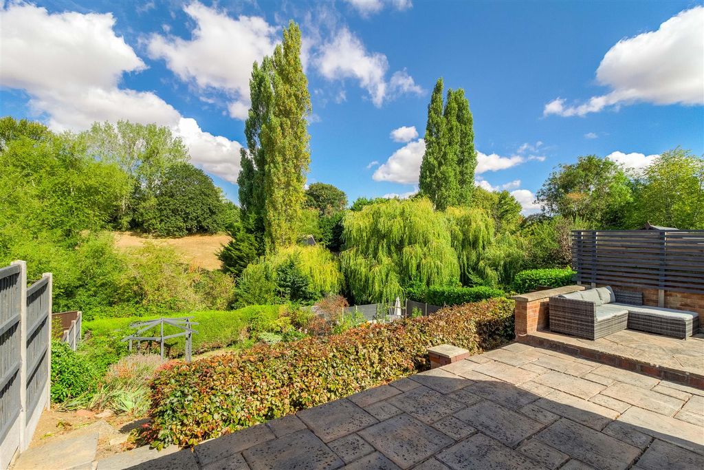 Property photo 2 of 15 Rear Garden &amp; Park Behind