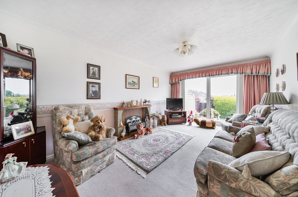 Property photo 2 of 14 128349114