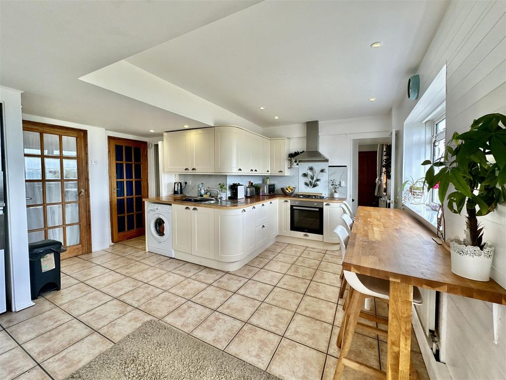 Property photo 3 of 33 Kitchen.Jpg