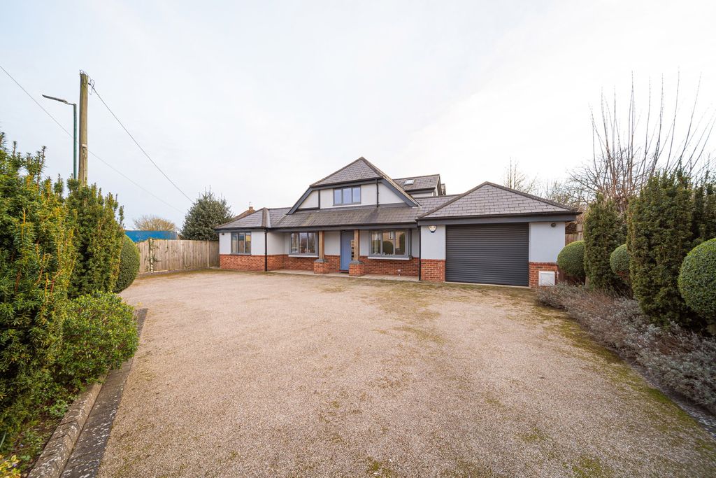 Property photo 2 of 34