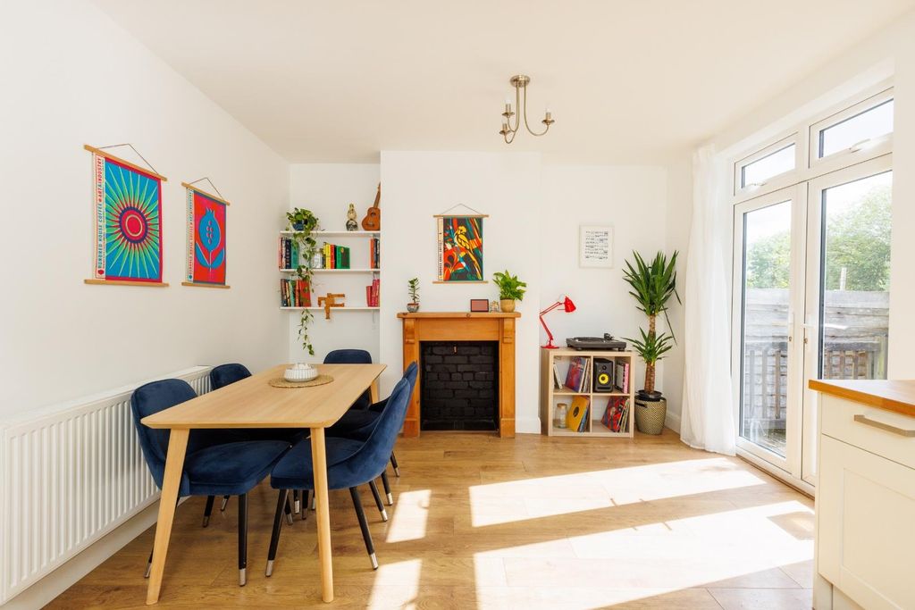 Property photo 1 of 36 81 Teewell Ave-13.Jpg