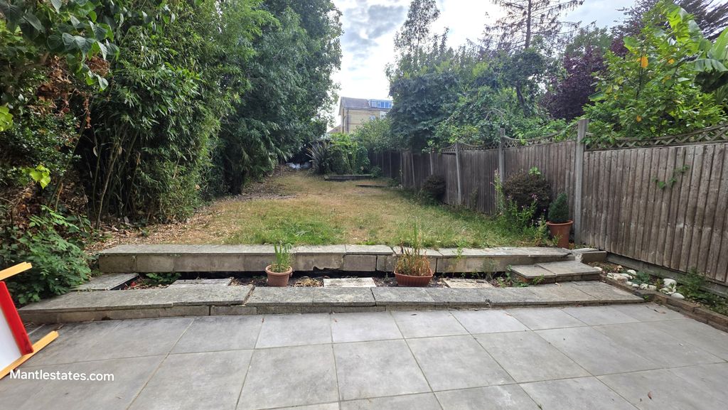 Property photo 1 of 15 Spacious 2 Bedroom Garden Flat