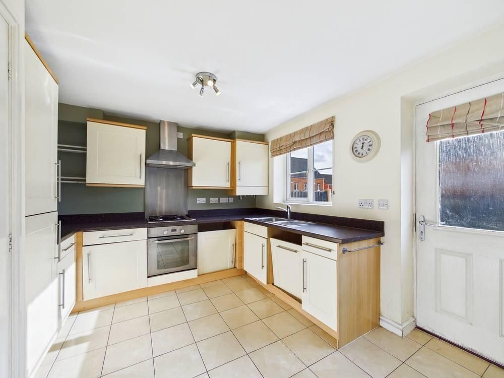 Property photo 2 of 10 Kitchen