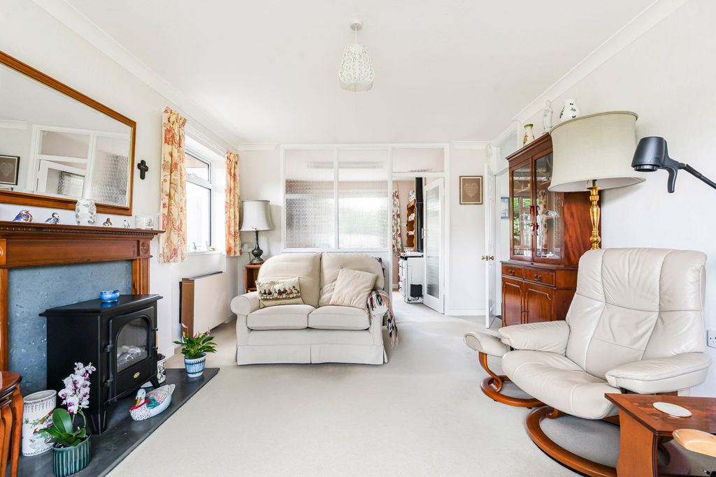 Property photo 2 of 16 Sitting Room