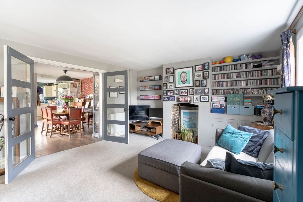 Property photo 2 of 19