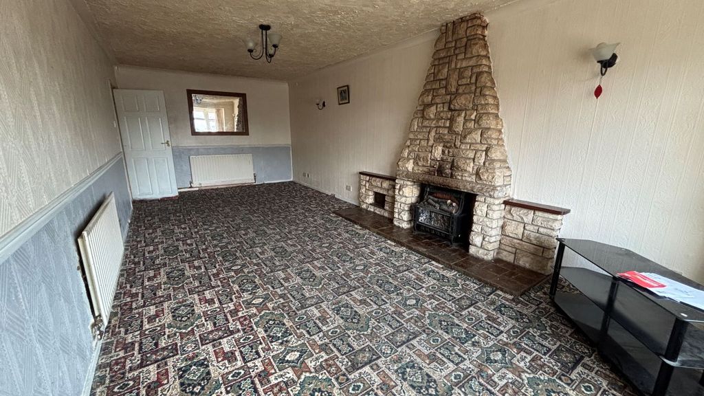Property photo 2 of 24