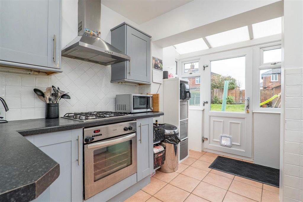 Property photo 3 of 25 Kitchen
