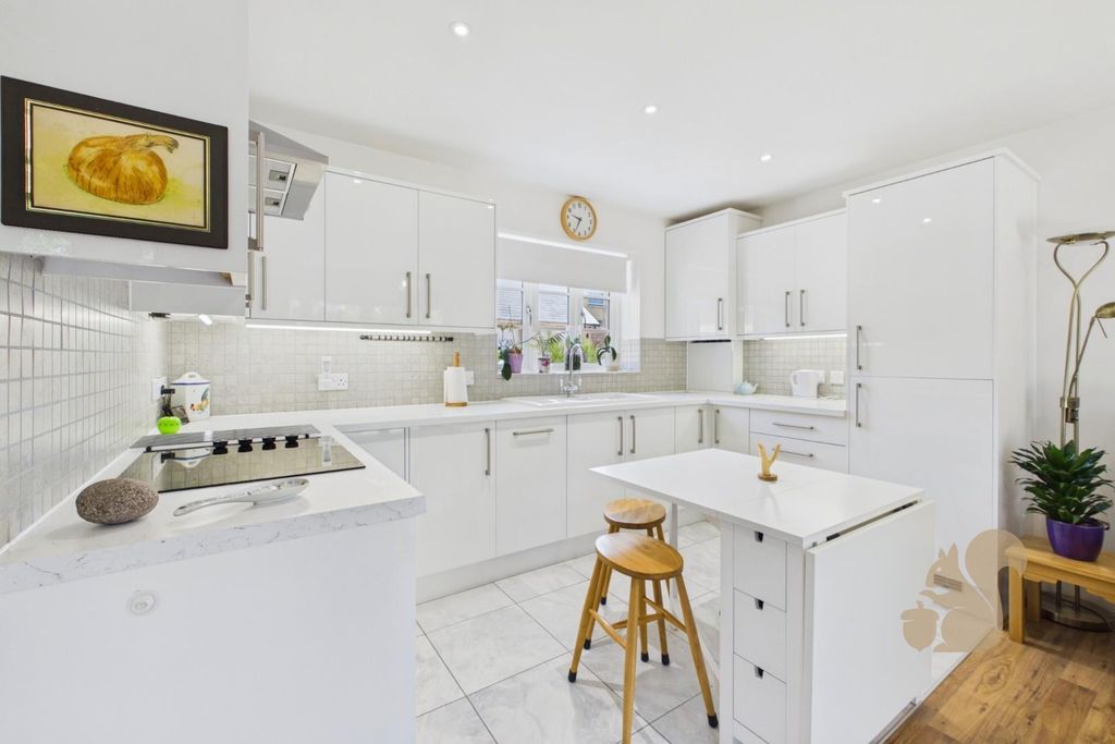 Property photo 2 of 17 Kitchen