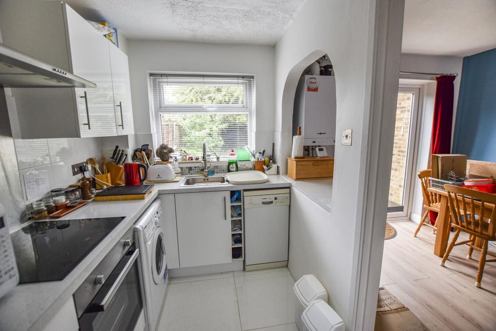 Property photo 3 of 10 3998477_Preview.Jpg
