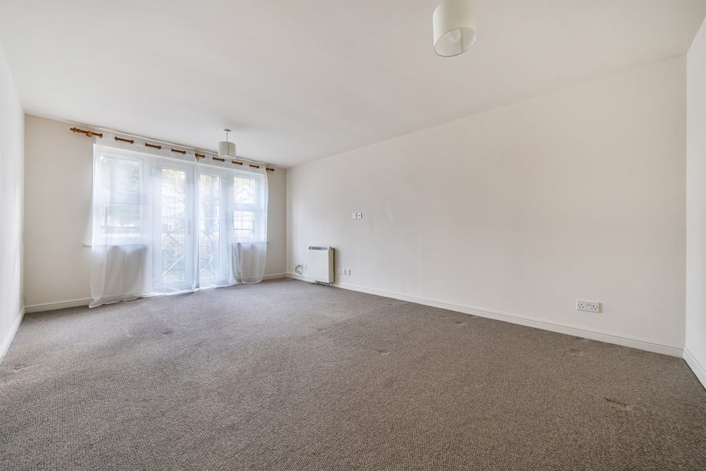 Property photo 3 of 12