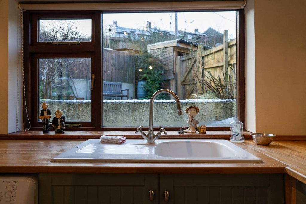 Property photo 2 of 24
