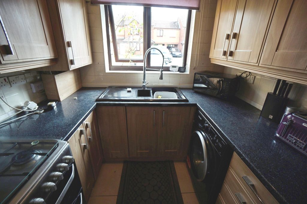 Property photo 2 of 12 Kitchen