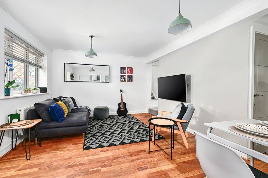 Property photo 3 of 8 15 Shaftesbury Mount (6)