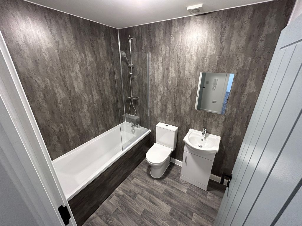 Property photo 3 of 4 Bathroom