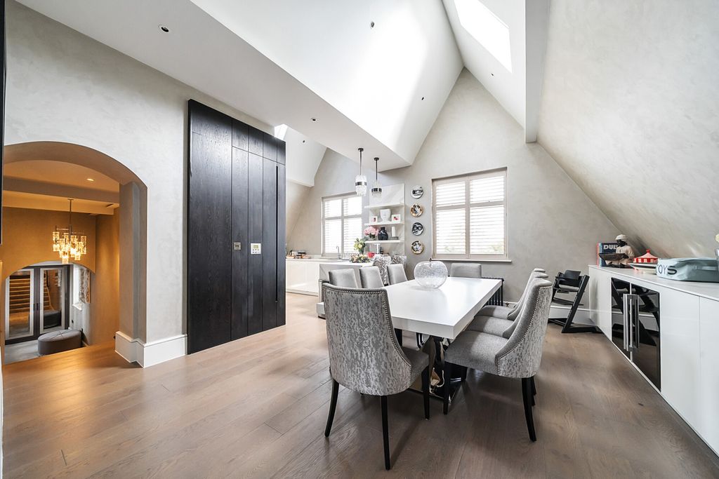Property photo 3 of 32 Dining
