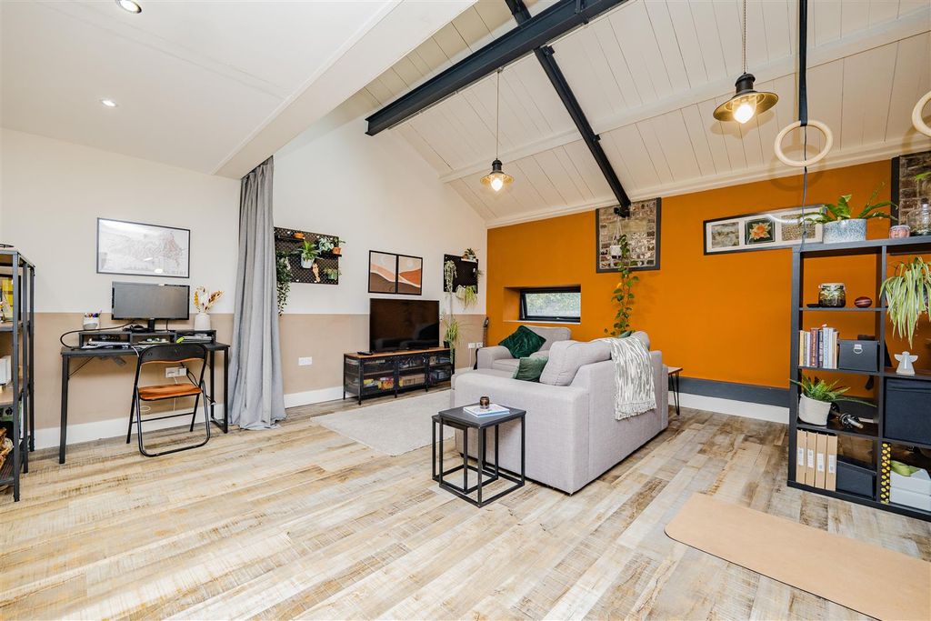 Property photo 2 of 21 P1388150.Jpg