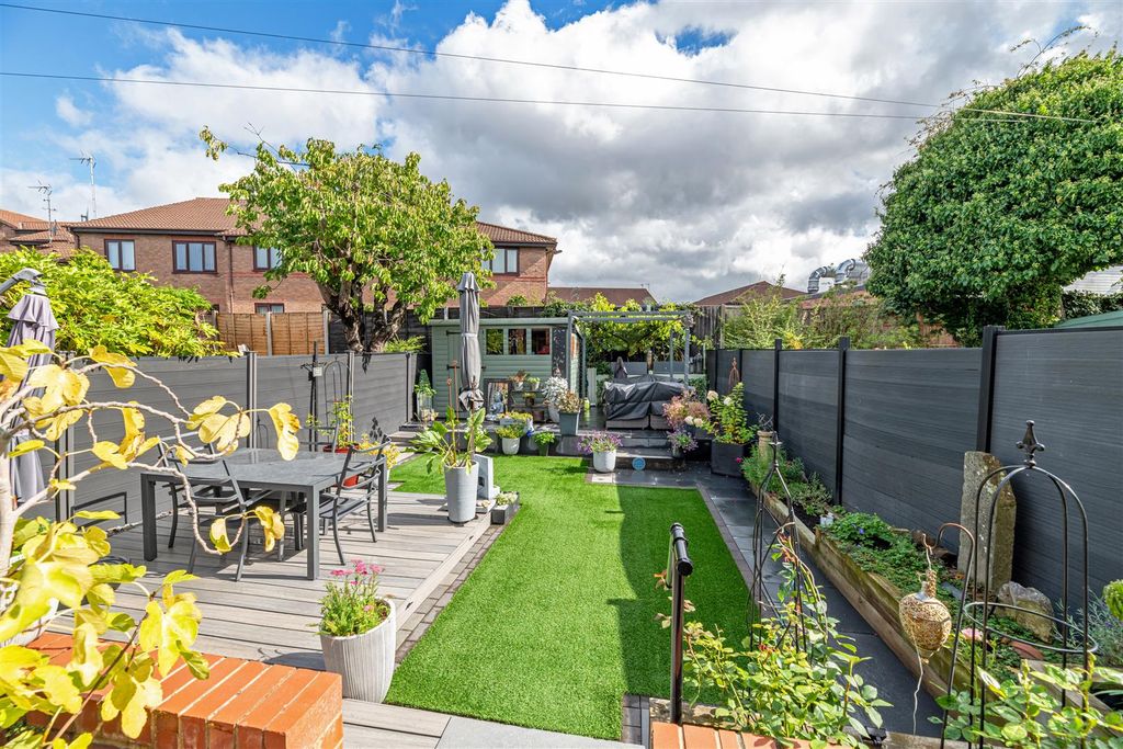 Property photo 2 of 15 Garden