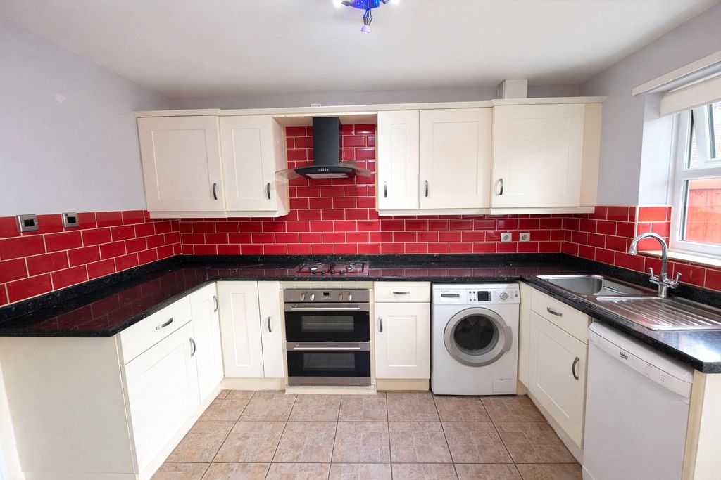 Property photo 3 of 12 Picture No. 10