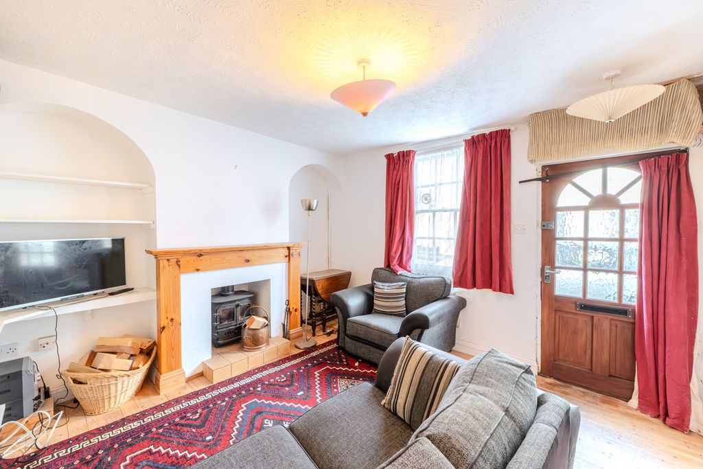 Property photo 2 of 20