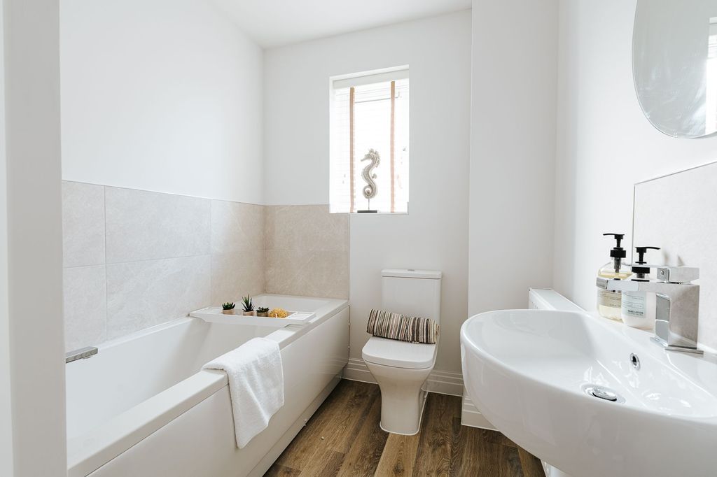 Property photo 3 of 14 Bathroom