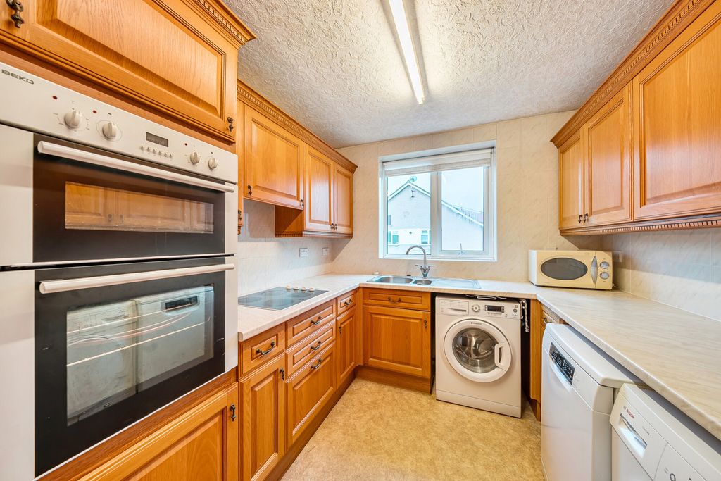 Property photo 2 of 17 1369655-15-68Fa57...