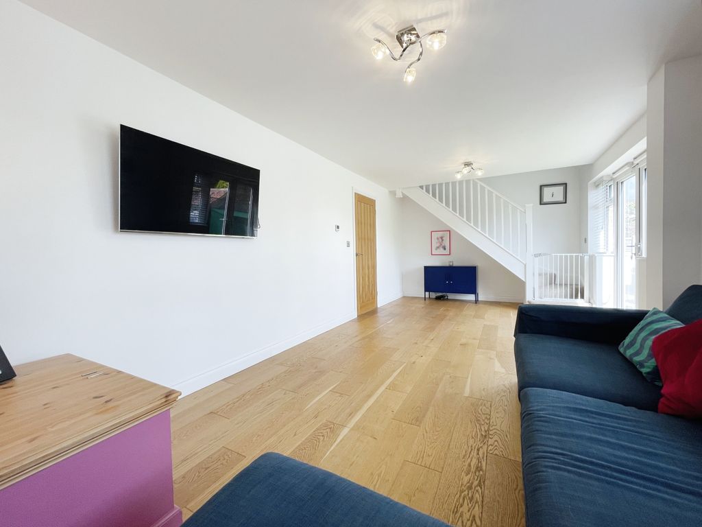 Property photo 3 of 17 Lounge
