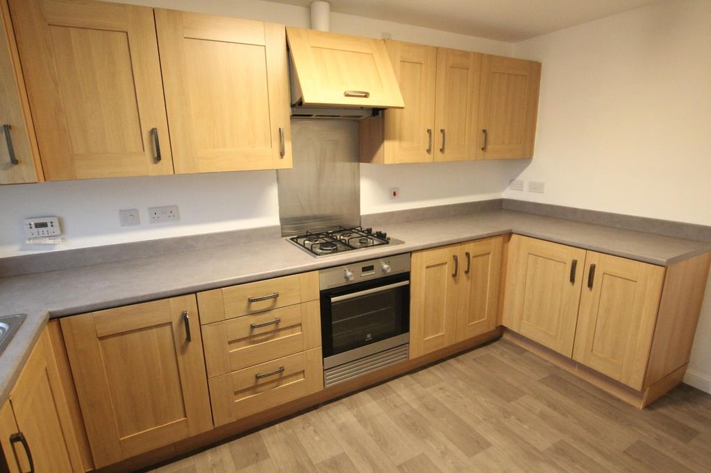 Property photo 3 of 14 Kitchen