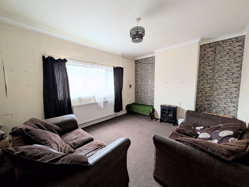 Property photo 3 of 13 Lounge