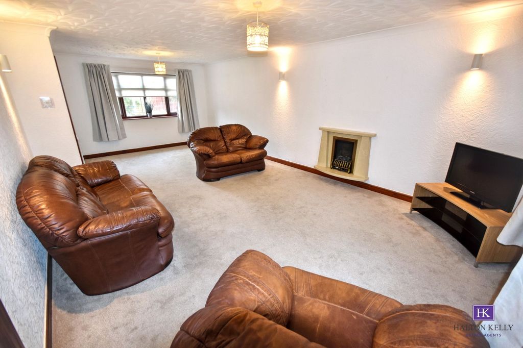 Property photo 2 of 23