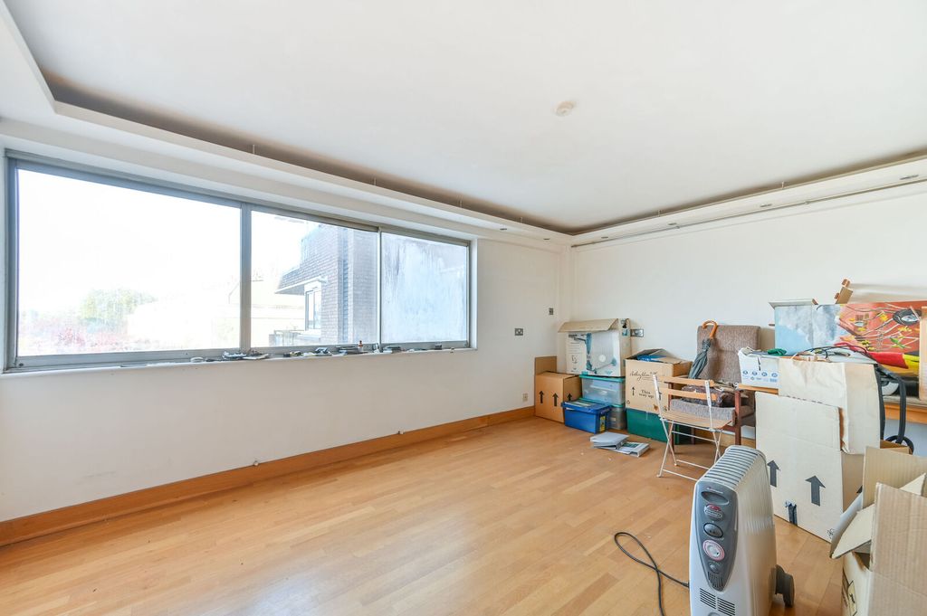 Property photo 3 of 8