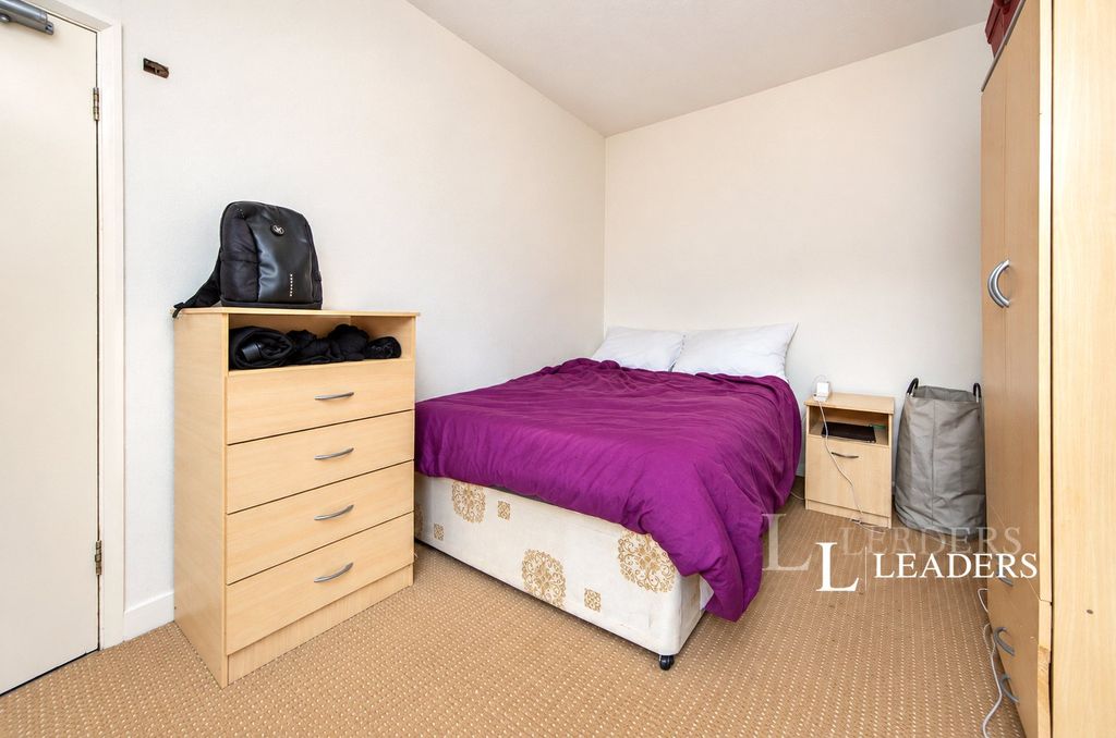 Property photo 1 of 5 Room 3