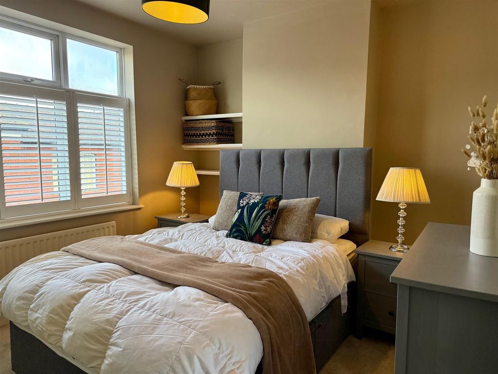 Property photo 3 of 11 Master Bedroom.Jpg