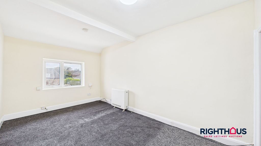 Property photo 3 of 6 Living Room