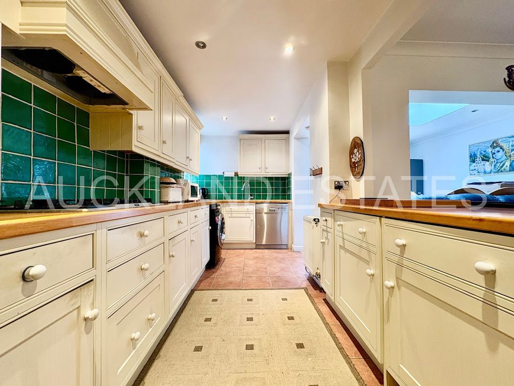 Property photo 3 of 22 Image00011 (6)-1760174156008