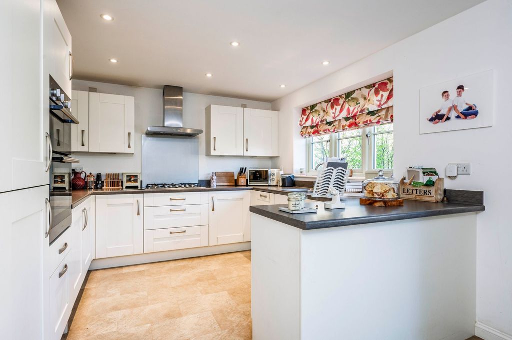 Property photo 3 of 27 Kitchen