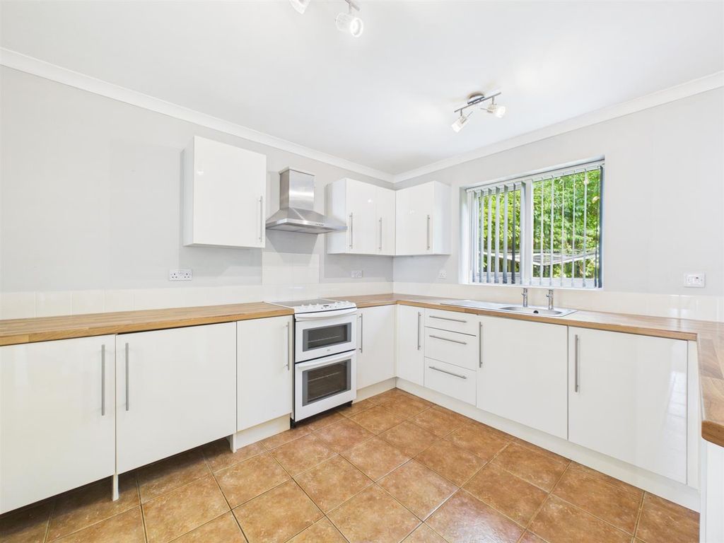 Property photo 2 of 6 Kitchen.Jpg