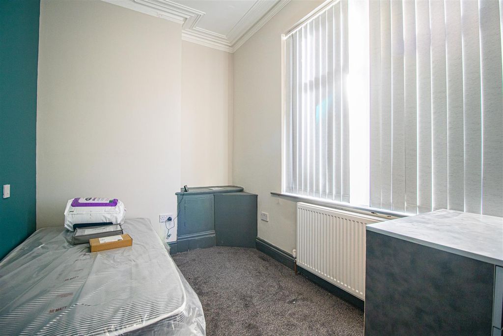 Property photo 2 of 10 Bedroom 1 (Ground Floor)