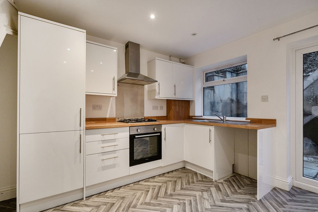 Property photo 2 of 14 Kitchen