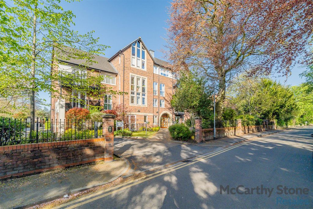 Property photo 1 of 14 8688375-Exterior04.Jpg