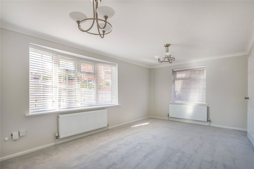 Property photo 3 of 20 Lounge