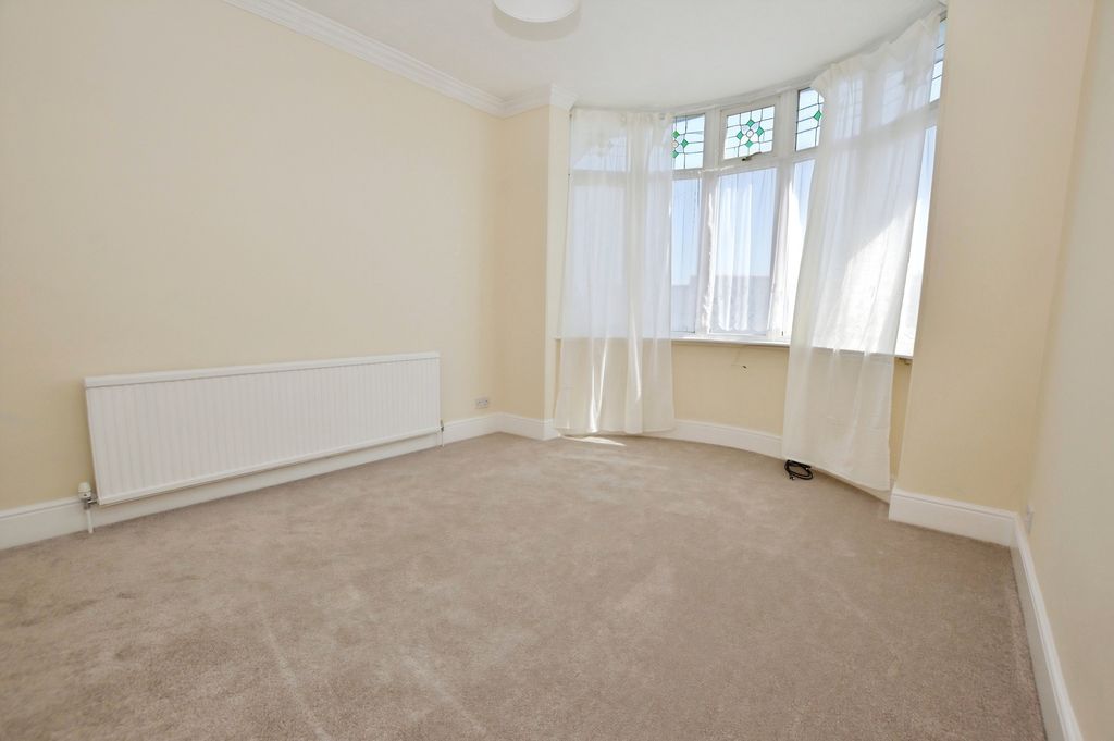 Property photo 3 of 11 3 - Lounge