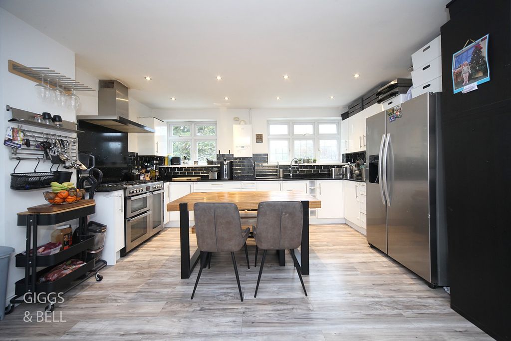 Property photo 2 of 21 4816072