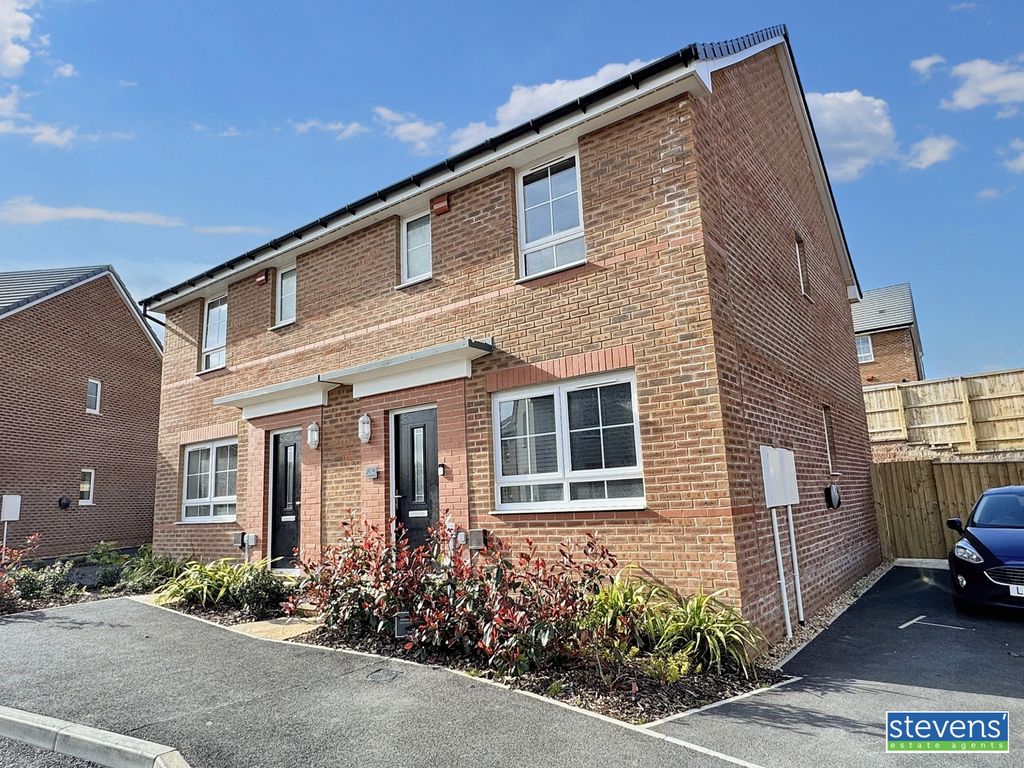 Property photo 1 of 17 Image00010