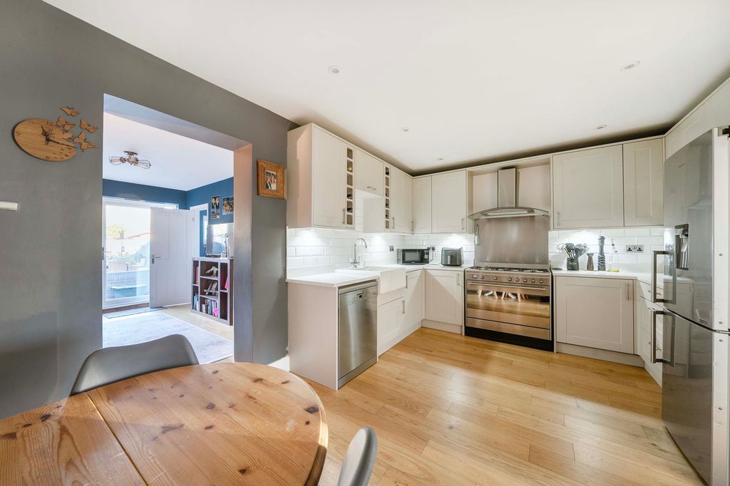 Property photo 2 of 21