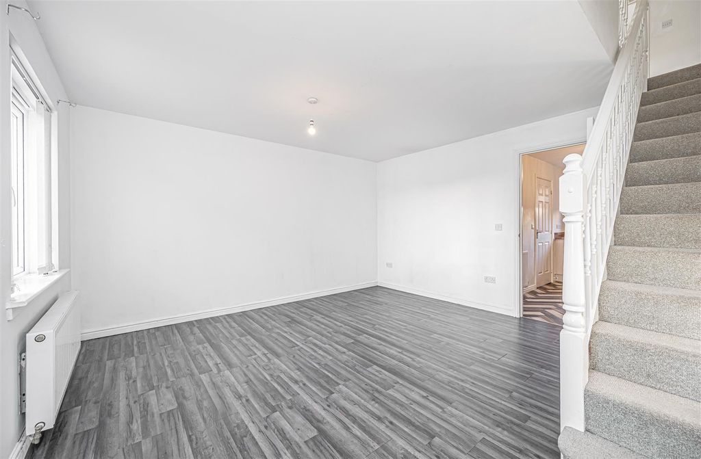 Property photo 2 of 17 Untitled (2 Of 1).Jpg