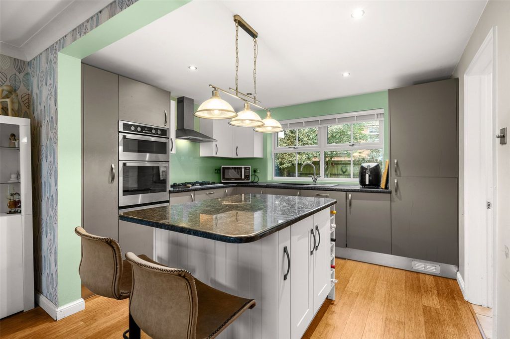 Property photo 2 of 15 Picture No. 11