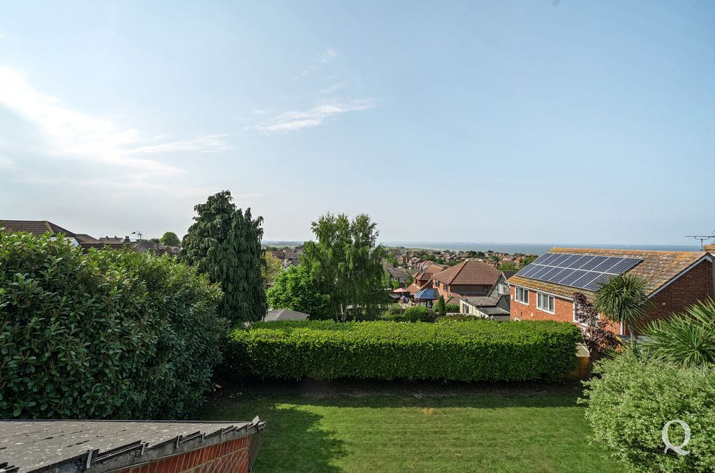 Property photo 3 of 22 2Cee129B-cc44-4Ec...